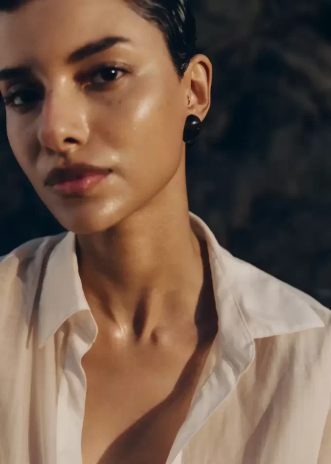 Naé Stud Earrings Edition  Smoked glass