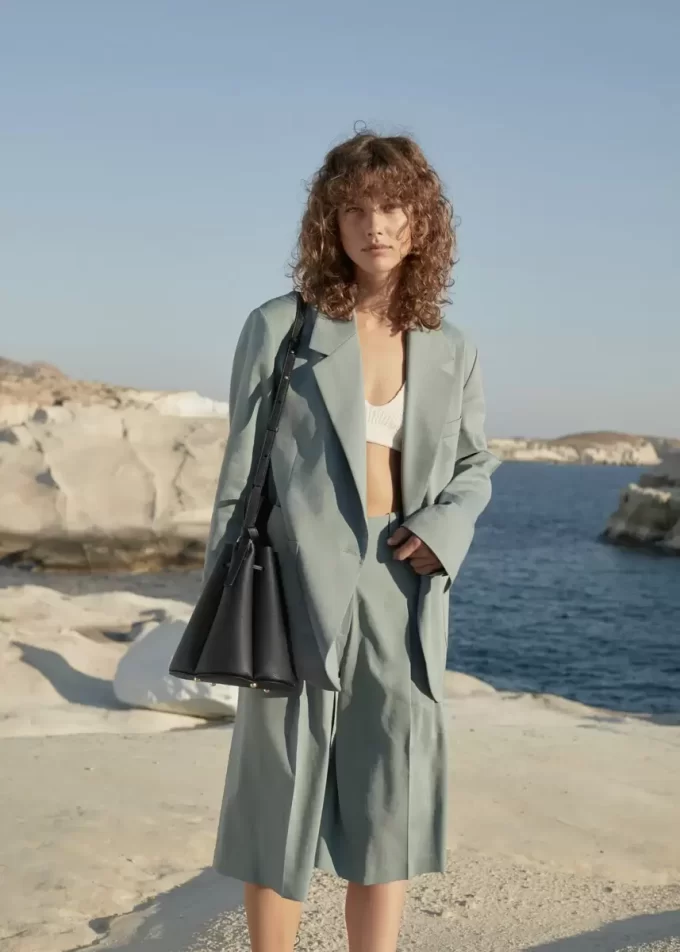 Numéro Huit Edition  Textured Black