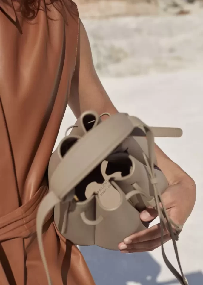 Numéro Huit Edition  Textured Taupe