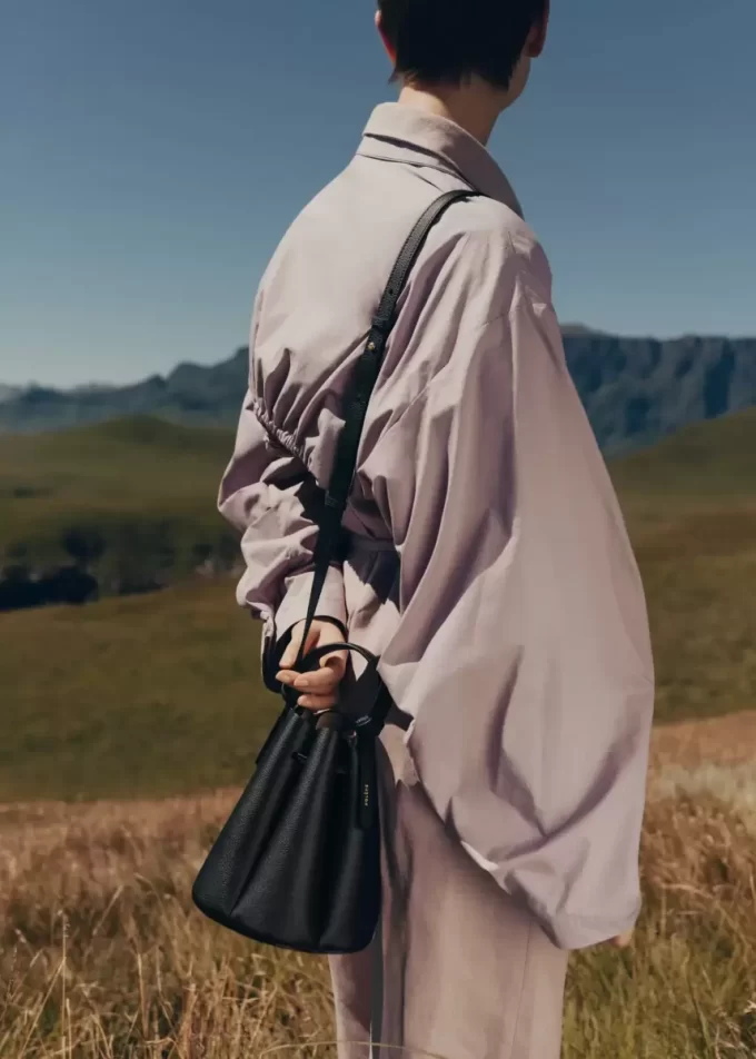 Numéro Huit Mini Edition  Textured Black