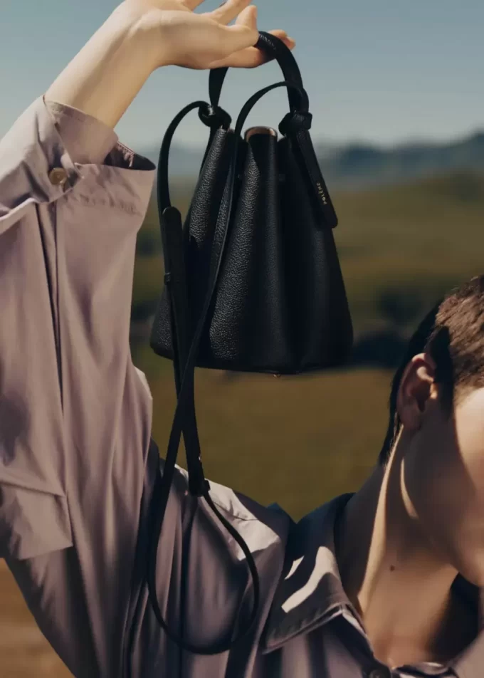 Numéro Huit Mini Edition  Textured Black