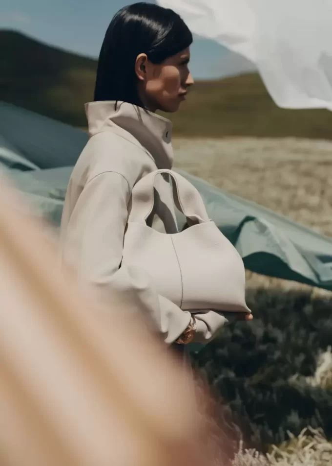 Numéro Neuf Edition  Textured Chalk