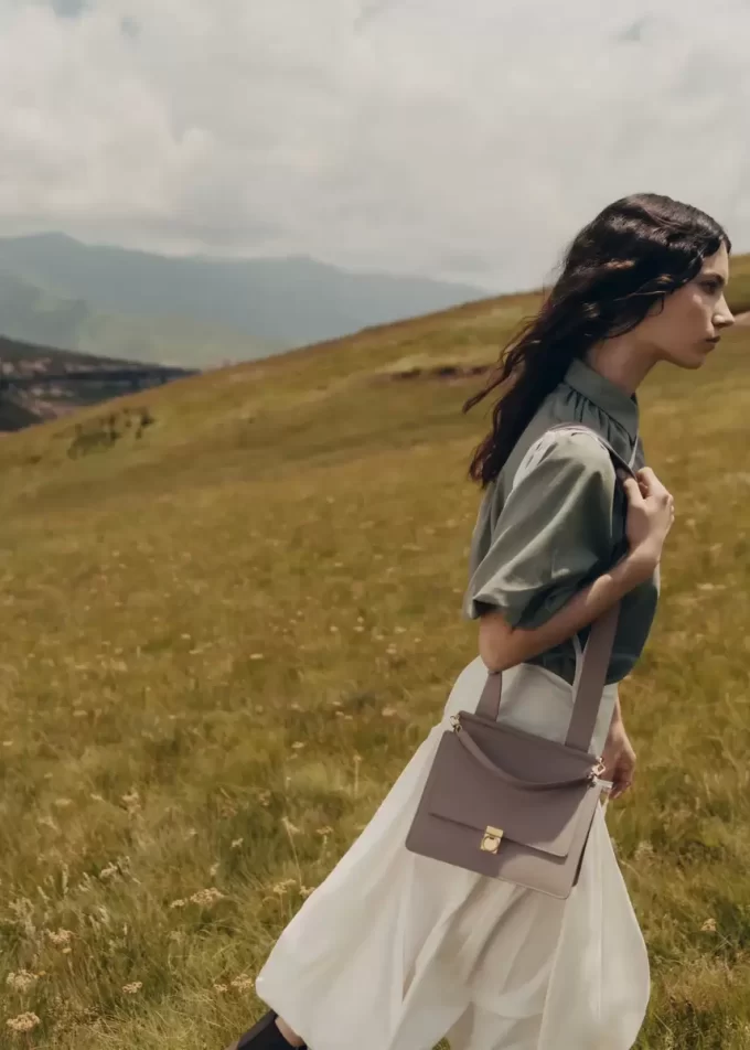 Numéro Sept Edition  Textured Taupe