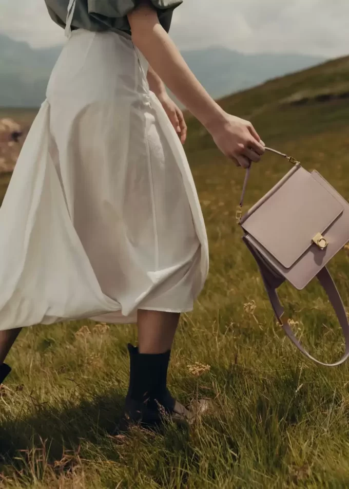 Numéro Sept Edition  Textured Taupe