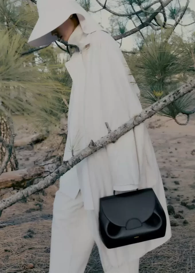 Numéro Un Edition  Textured Black