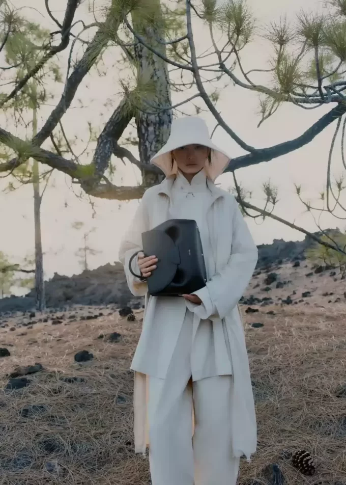 Numéro Un Edition  Textured Black