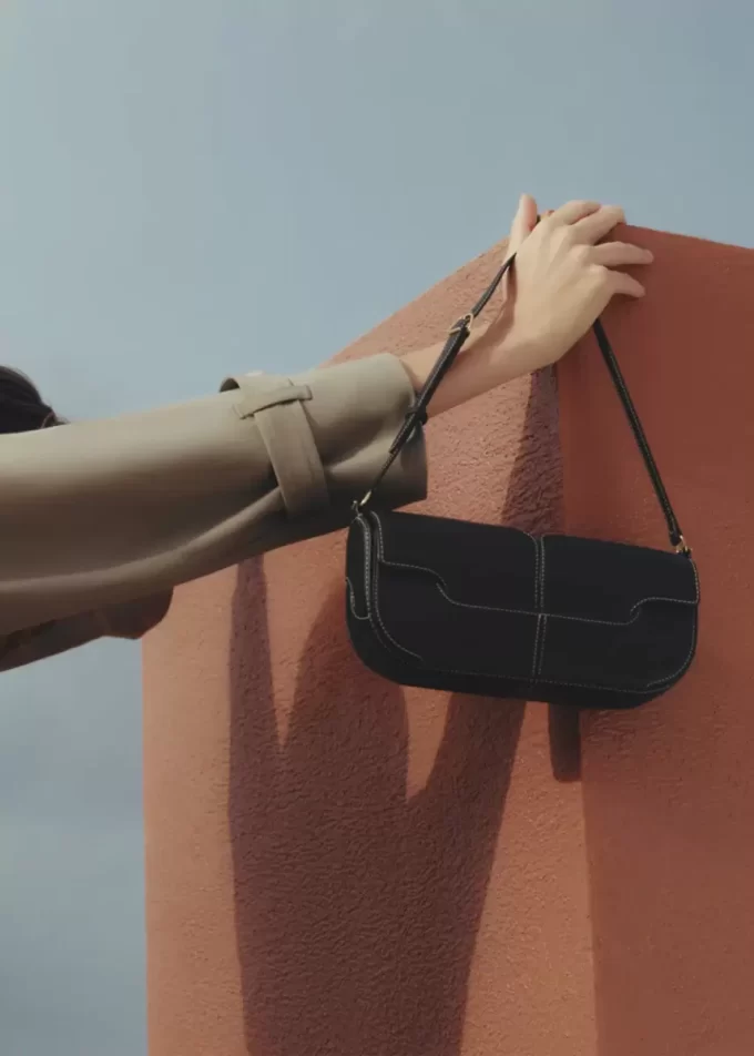 Osmo Edition  Smooth Black with Ecru Stitching